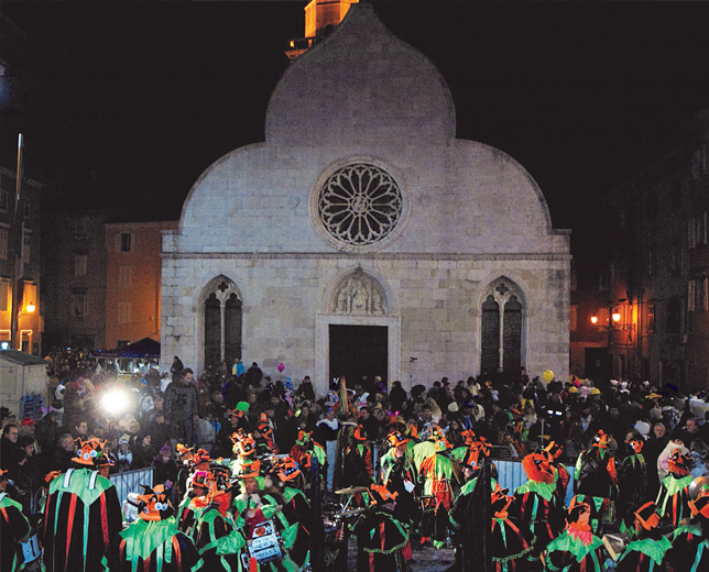 Carnevale di fronte al Duomo di Muggia