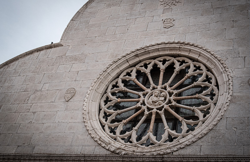Rosone sulla facciata del Duomo